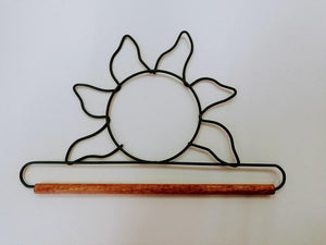 This lovely wire sun hanger will show off your embroidery or applique wall hanging. Fits wall hangings up to 6 inches.
